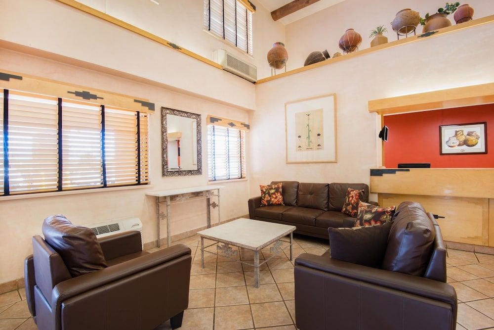 Hawthorn Suites by Wyndham Albuquerque 2