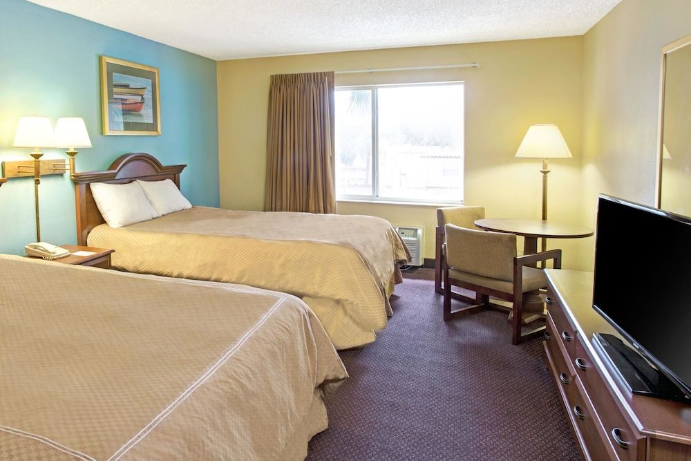 Super 8 by Wyndham Dania/Fort Lauderdale Arpt 3