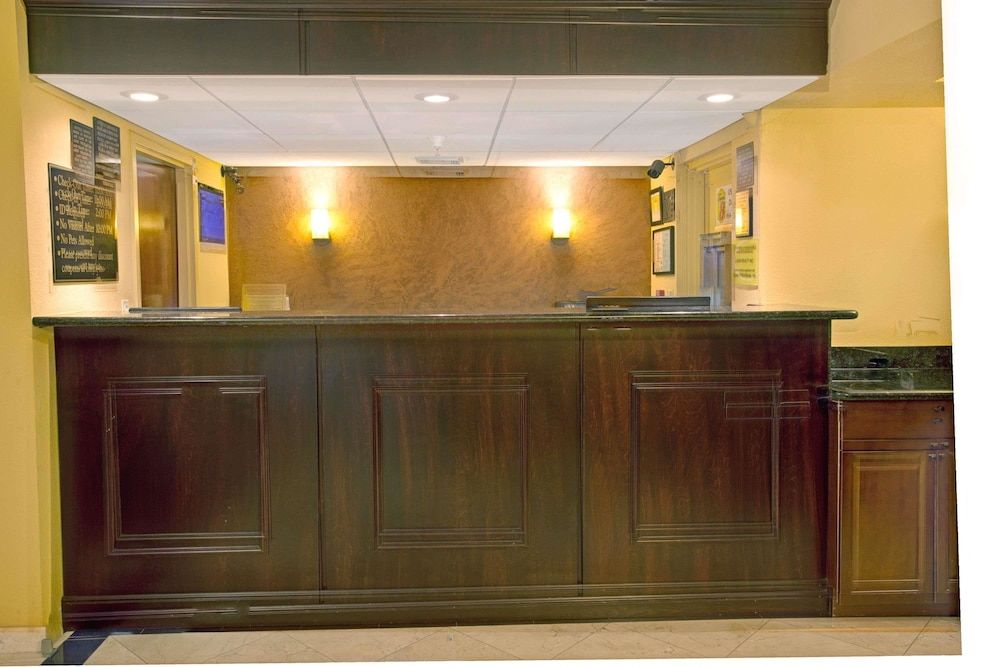 Super 8 by Wyndham Dania/Fort Lauderdale Arpt 2