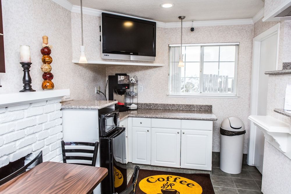 Pelican Inn Monterey 3