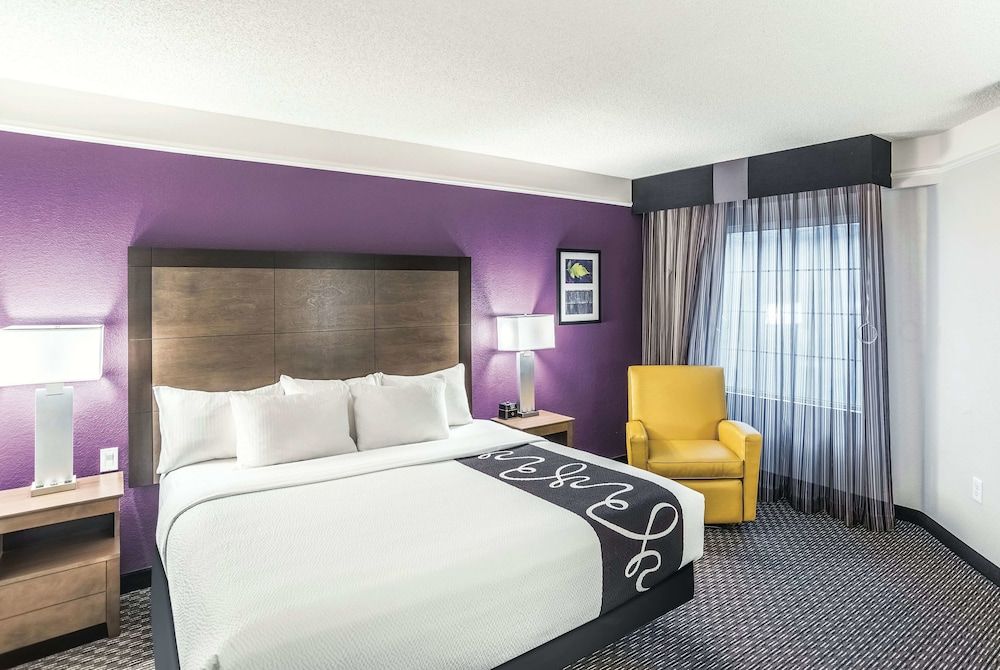 La Quinta Inn & Suites by Wyndham Flagstaff 1