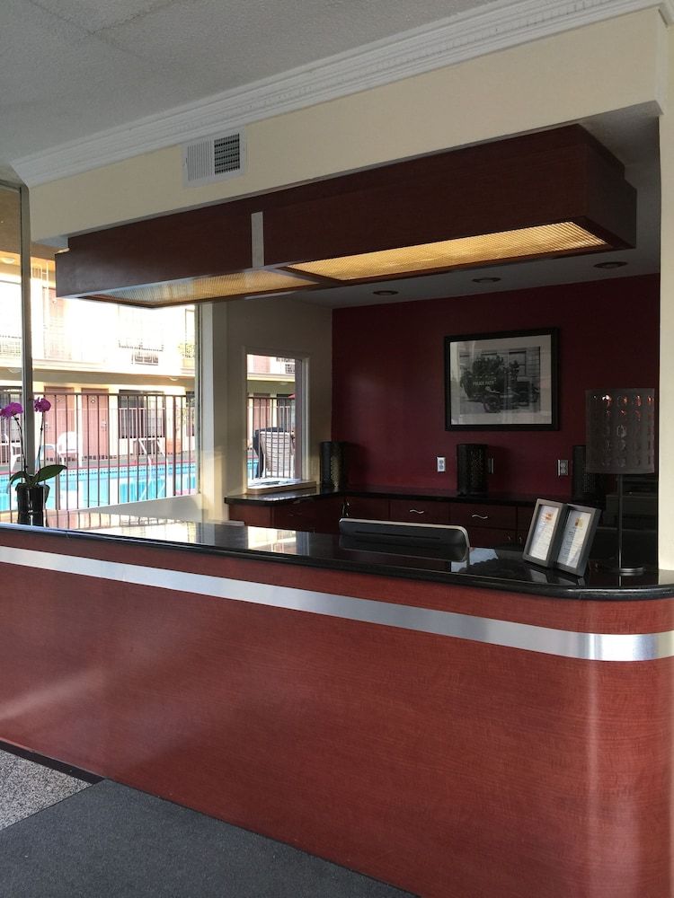 Studio City Court Yard Hotel 3