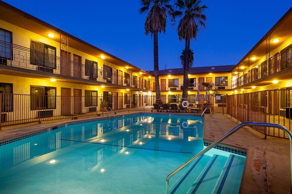 Studio City Court Yard Hotel 2 estrelas em Los Angeles