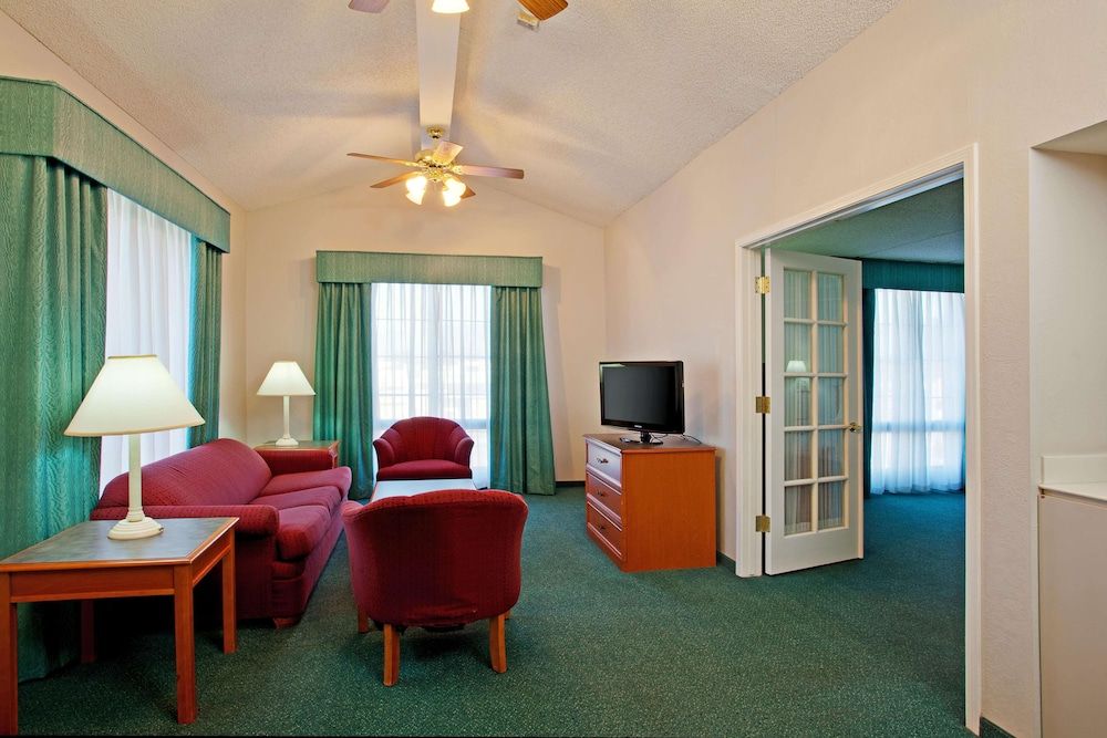 Super 8 by Wyndham San Bernardino 3