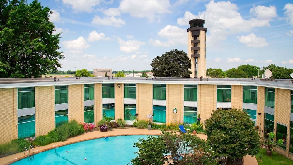 SureStay Plus Hotel by Best Western Syracuse Airport 1