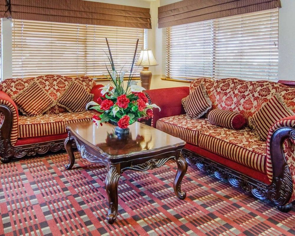 Quality Inn and Suites Airport 2