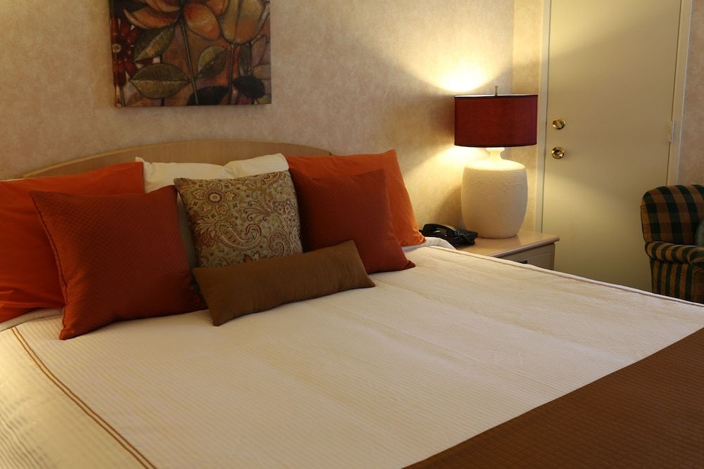 Inn At Deep Canyon 2