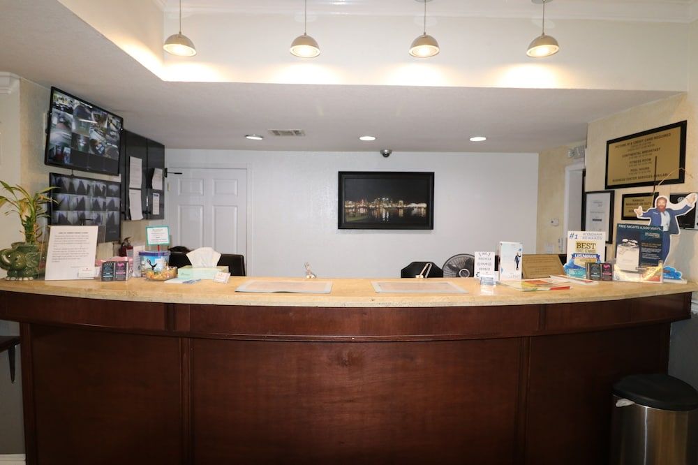 Ramada by Wyndham San Diego Airport 3