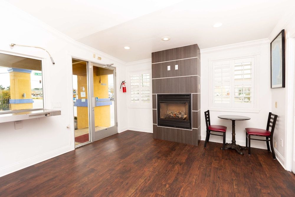 SureStay Hotel by Best Western Seaside Monterey 3