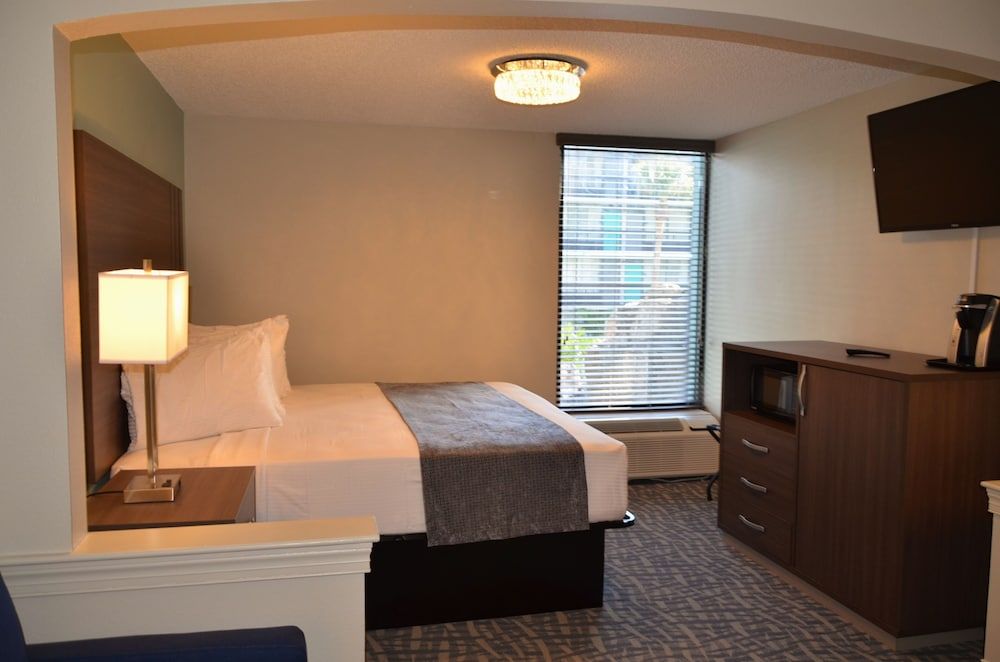 Opal Hotel & Suites 2
