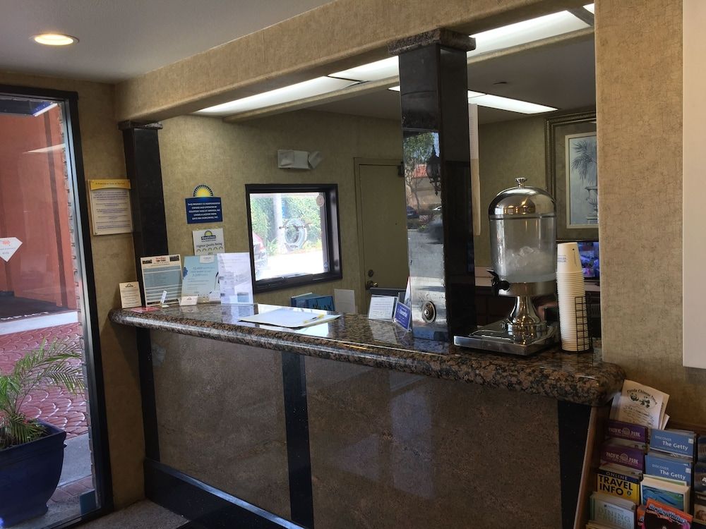 Days Inn by Wyndham Los Angeles LAX Manhattan Beac 3