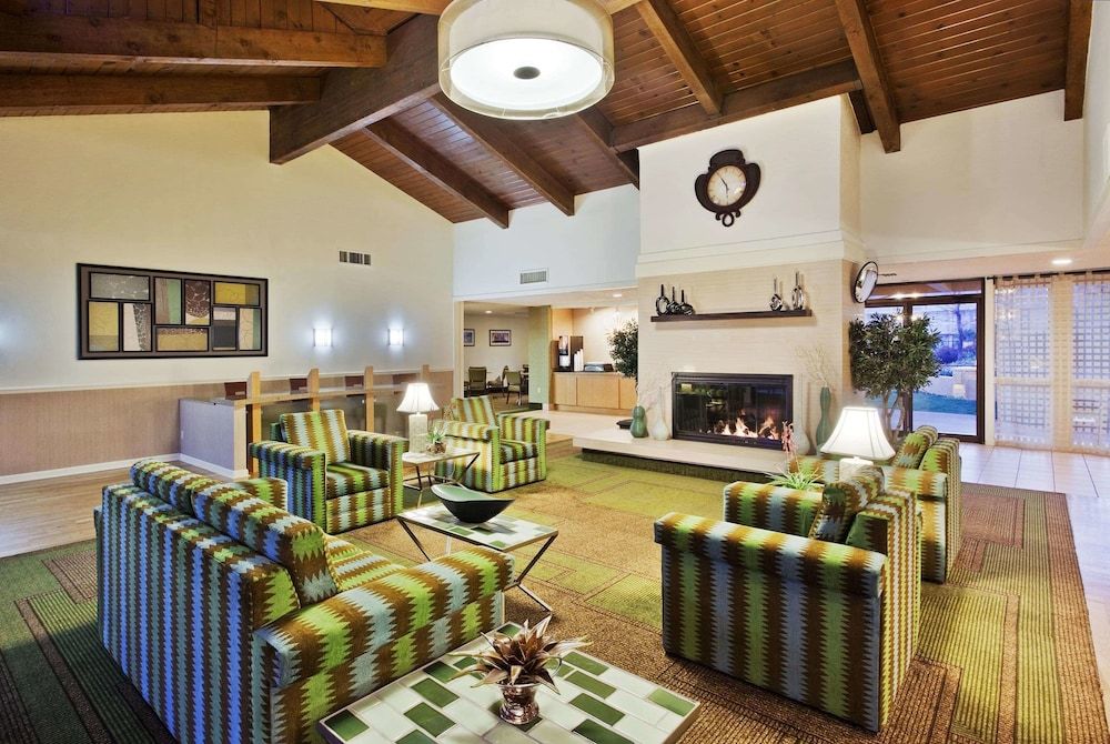La Quinta Redding 2