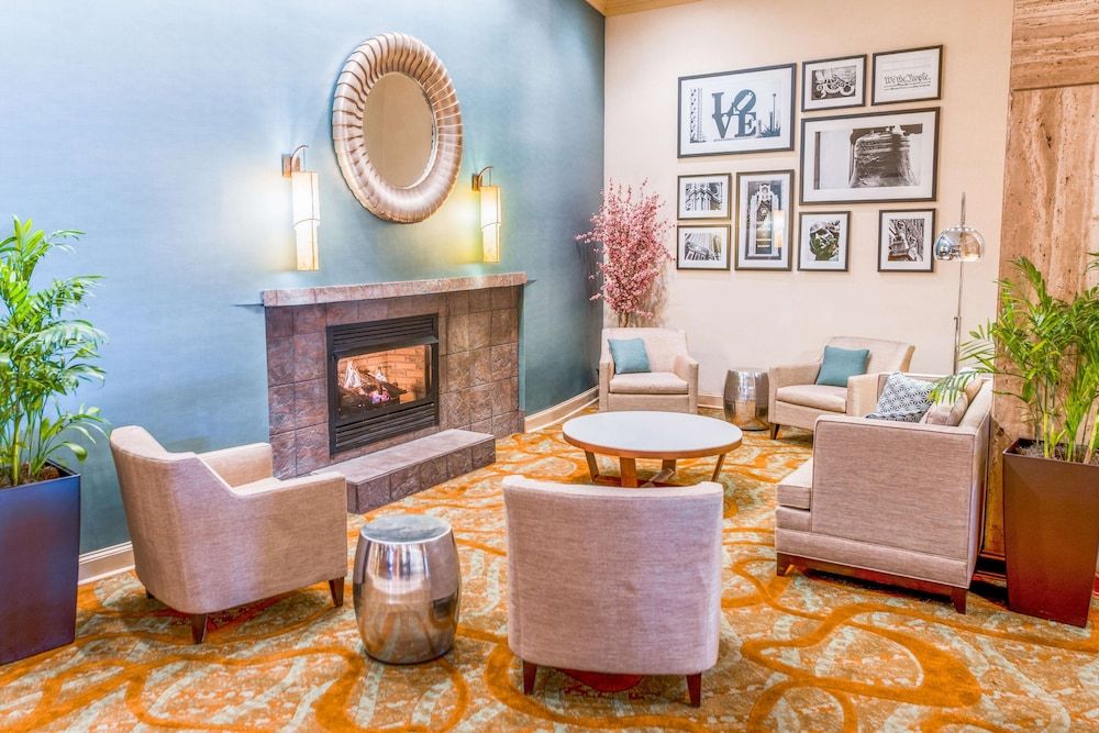 Doubletree by Hilton Philadelphia Airport 2