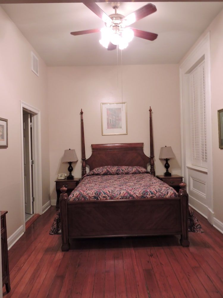 New Orleans Courtyard Hotel 3 New Orleans Courtyard Hotel 3