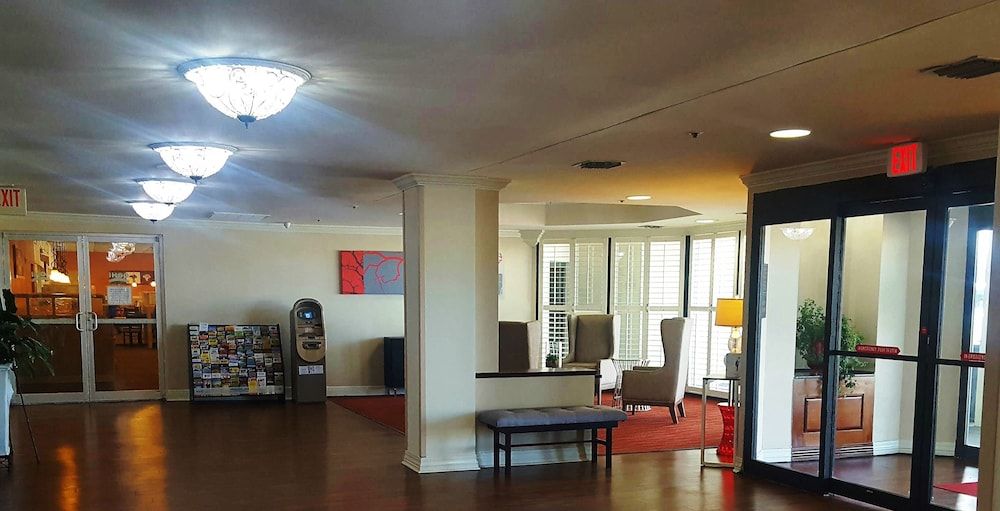 Ramada by Wyndham Metairie New Orleans Airport 2