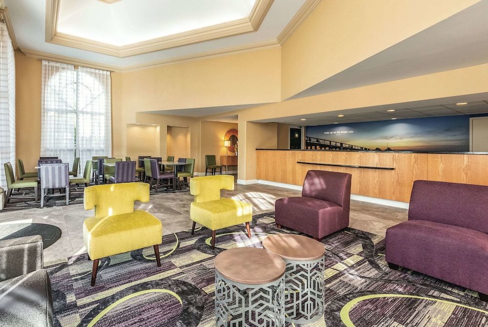 La Quinta Inn & Suites Naples Downtown 3