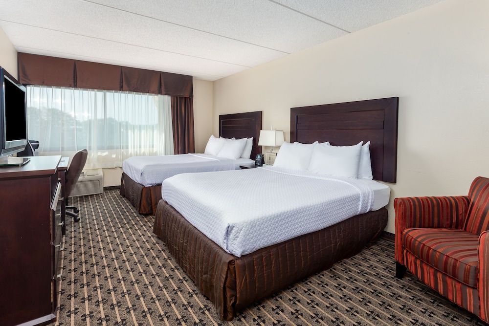 Crowne Plaza Milwaukee Airport 3