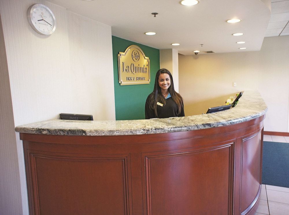 La Quinta Inn & Suites by Wyndham Stamford / New York City 2