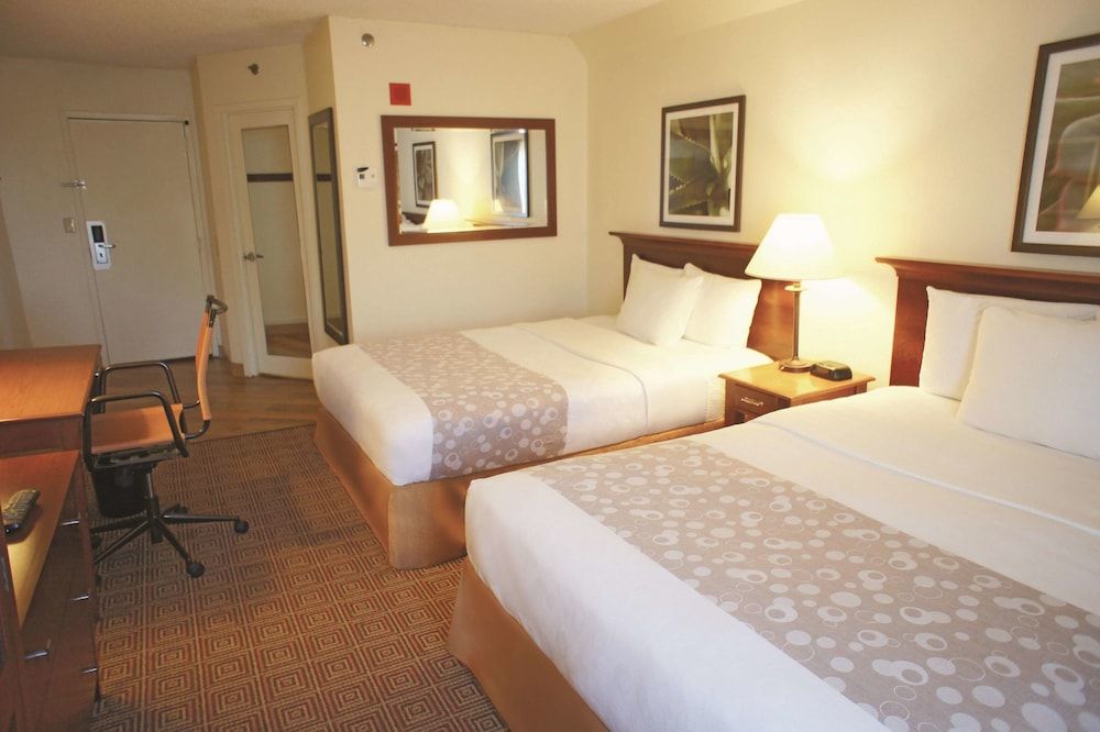 La Quinta Inn & Suites by Wyndham Stamford / New York City 3