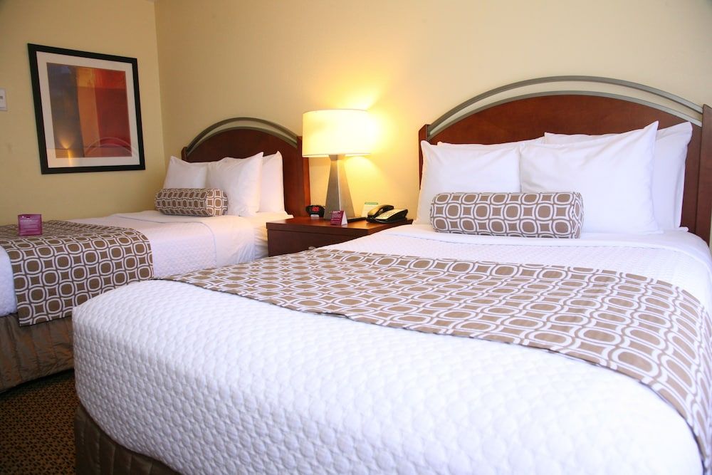 Crowne Plaza Suites Arlington - Ballpark - Stadium 3