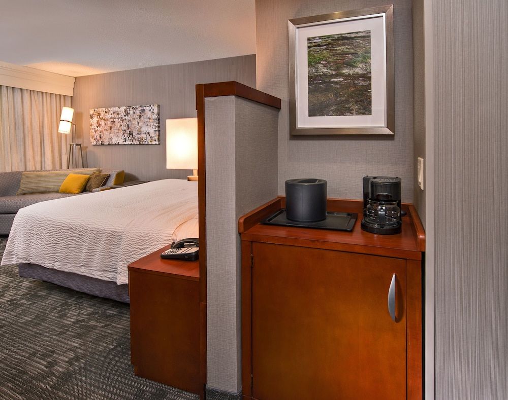 Courtyard New Haven at Yale 3