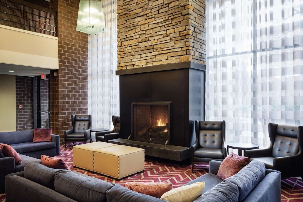 DoubleTree by Hilton Hotel Billings 3