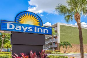 Days Inn by Wyndham Fort Lauderdale Apt Cruise Prt