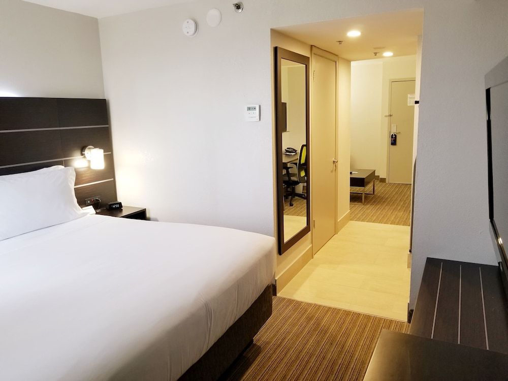 Holiday Inn Express & Suites Miami-Hialeah 2 Holiday Inn Express & Suites Miami-Hialeah 2