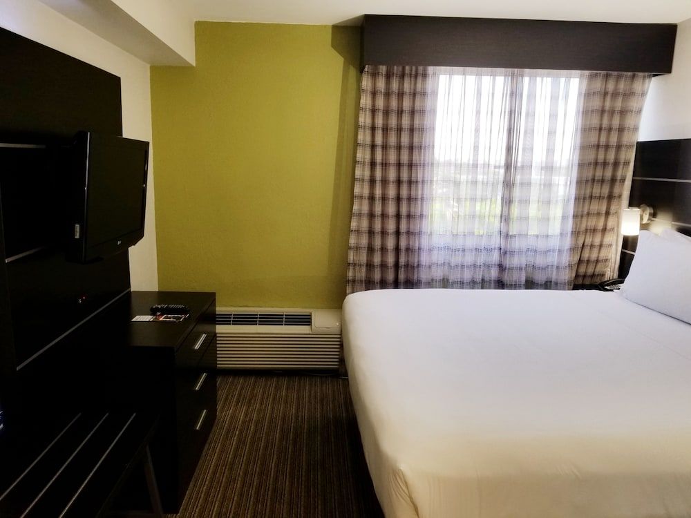Holiday Inn Express & Suites Miami-Hialeah 3 Holiday Inn Express & Suites Miami-Hialeah 3