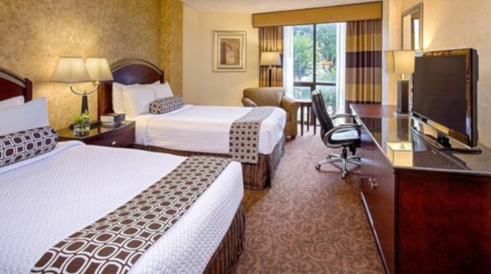Crowne Plaza Austin 3