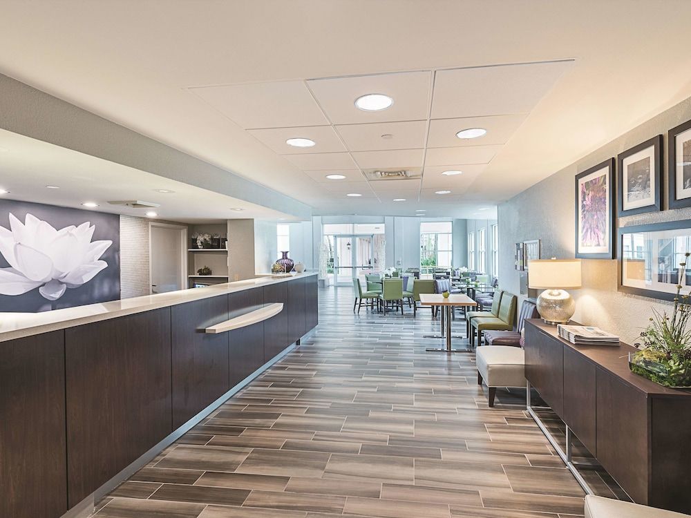 La Quinta by Wyndham Plantation at SW 6th St 3