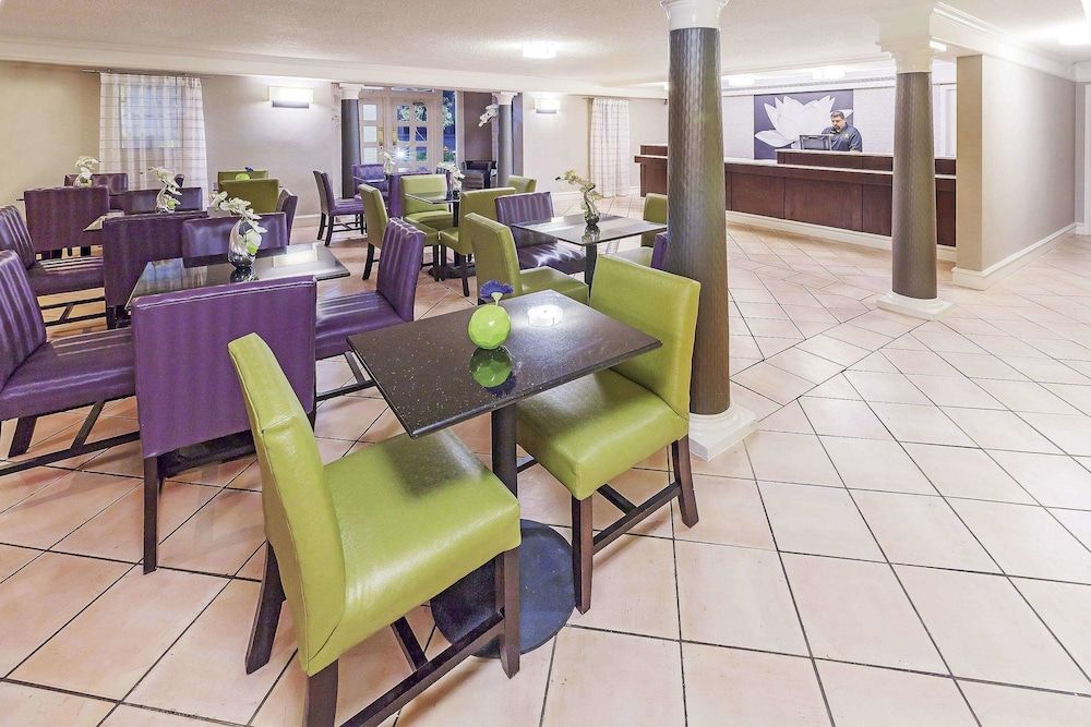 La Quinta Inn by Wyndham San Antonio I-35 N at Toepperwein 2