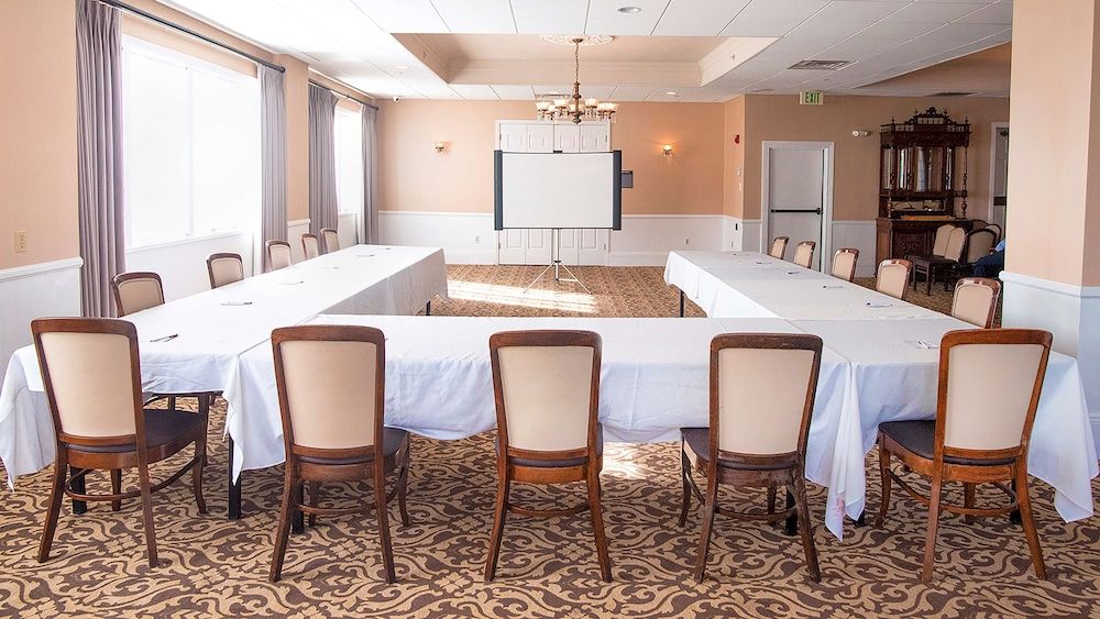 Best Western Plus San Pedro Hotel & Suites