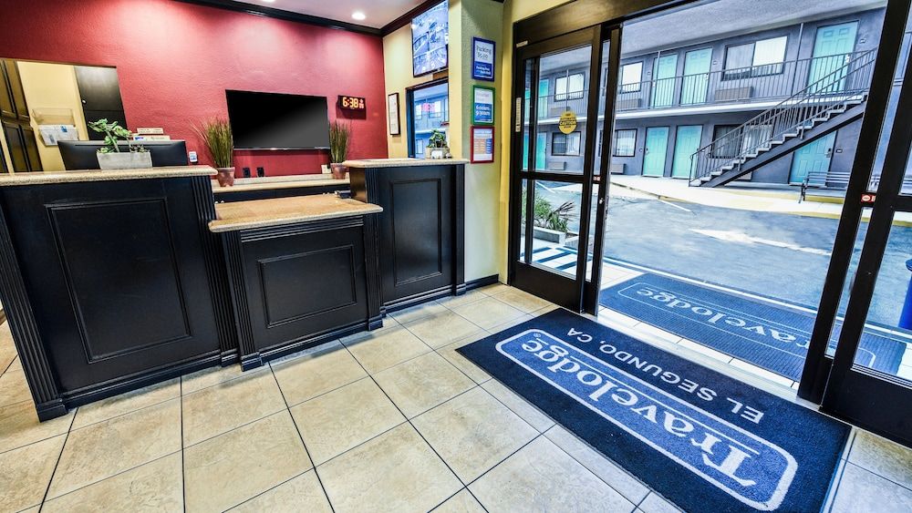 Travelodge by Wyndham LAX South 2
