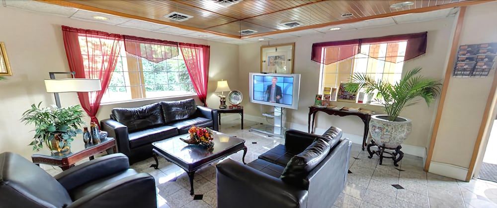 Nashville Airport Inn & Suites 3