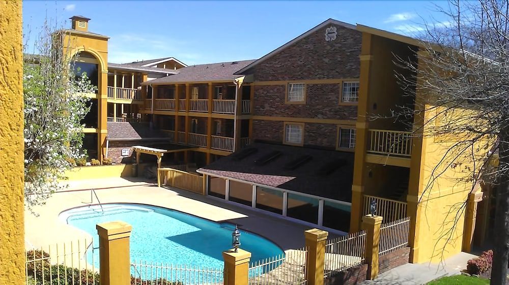 Nashville Airport Inn & Suites 1