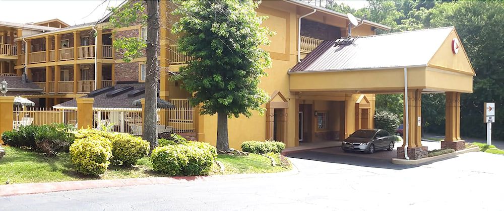 Nashville Airport Inn & Suites 2