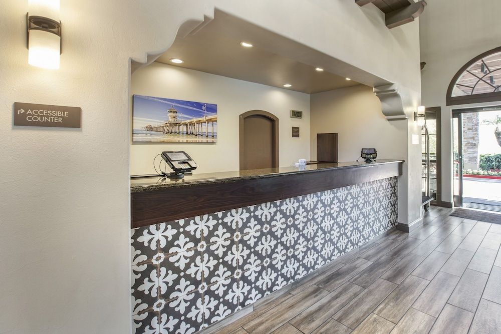 Comfort Inn & Suites Orange County John Wayne Airport 2