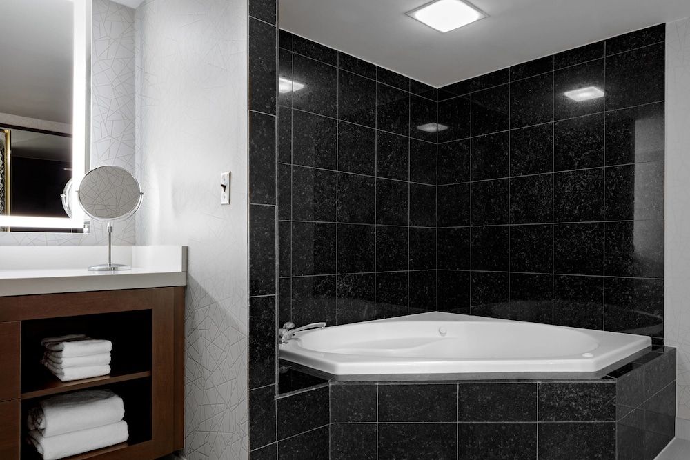 Sheraton Syracuse University Hotel & Conference Center 3