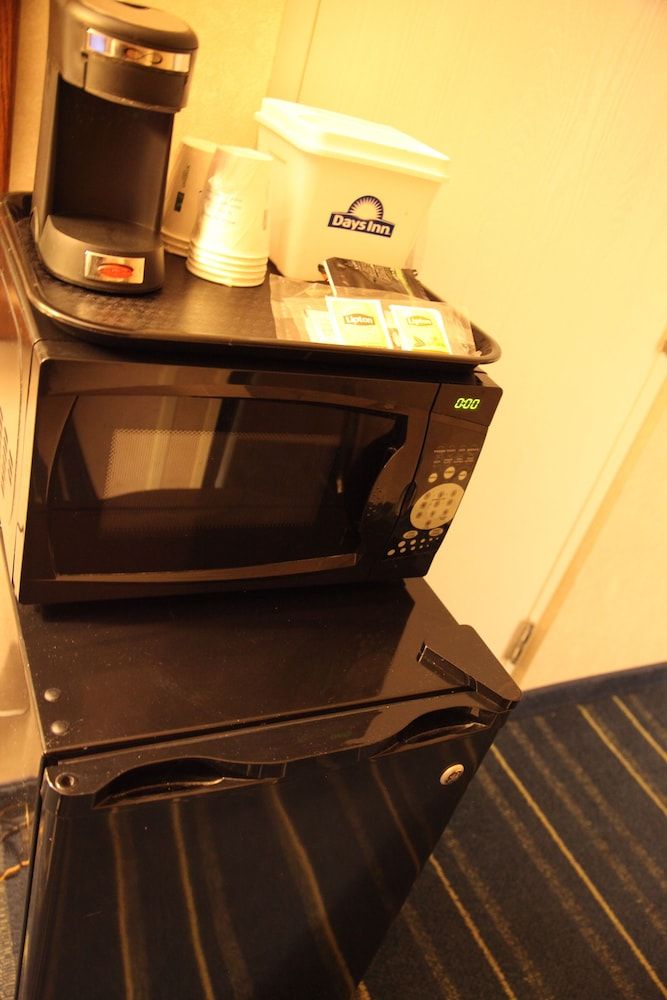 Days Inn & Suites by Wyndham Golden/Denver West 3 Days Inn & Suites by Wyndham Golden/Denver West 3