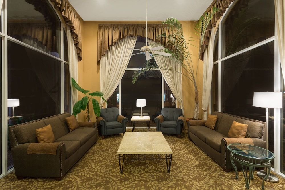 Days Inn by Wyndham Bullhead City 3