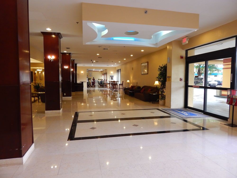 North Miami Beach Gardens Inn & Suites 2