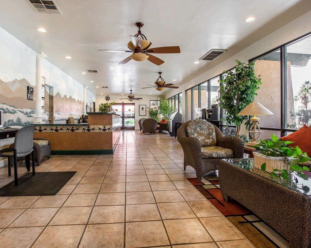 Travelodge by Wyndham Palm Springs 2