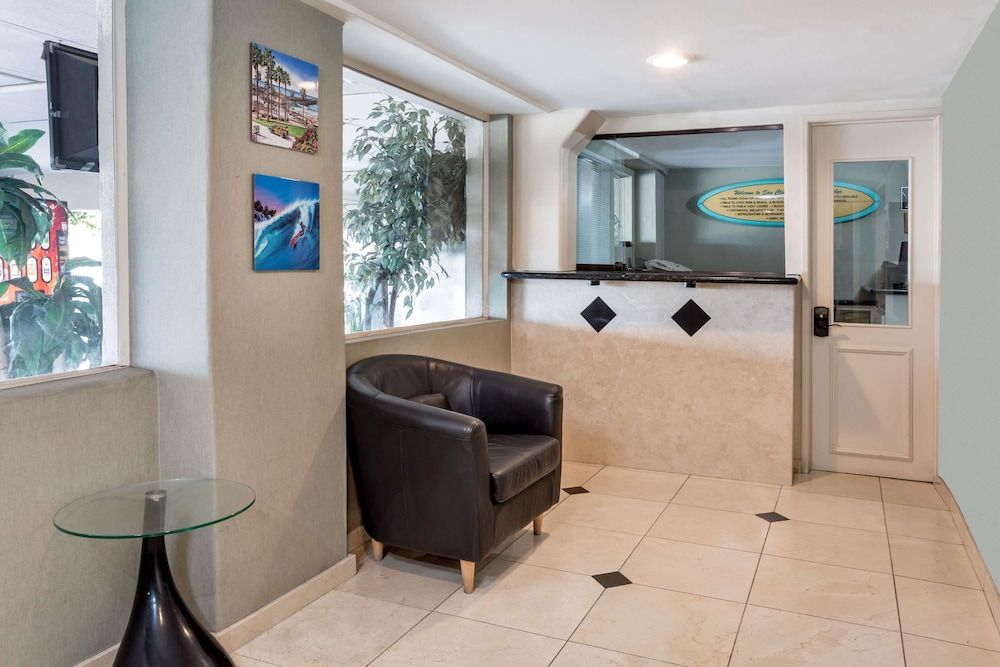 Travelodge by Wyndham San Clemente Beach 2