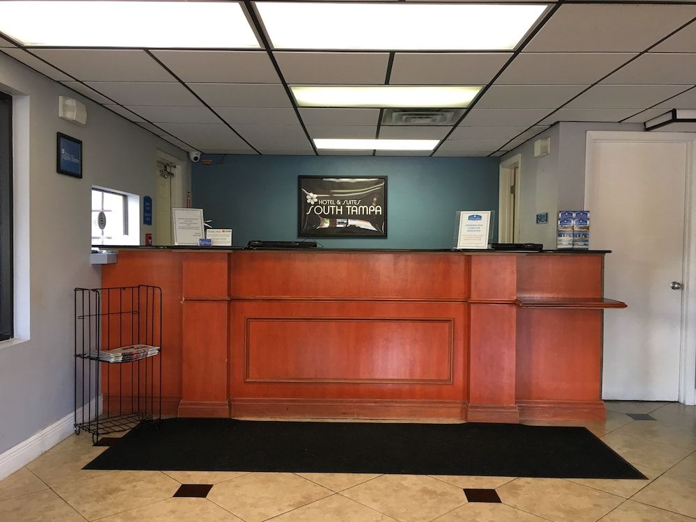 Howard Johnson Express Inn Suites - South Tampa/Ai 2