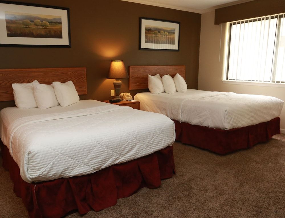 Sterling Hotel and Suites 3