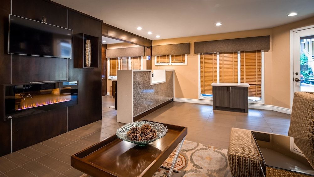 Best Western Carmel's Town House Lodge 2