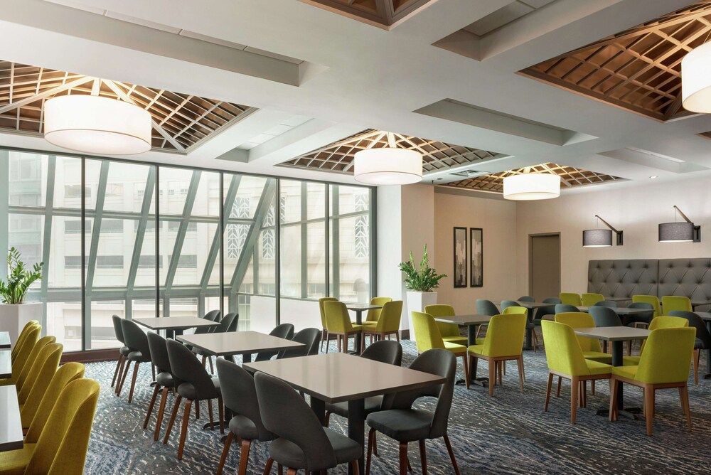 Embassy Suites Indianapolis Downtown 3