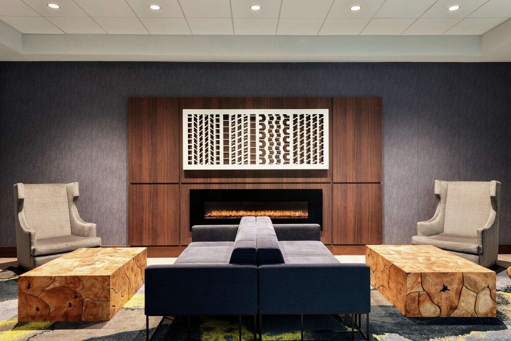 Embassy Suites Indianapolis Downtown 2