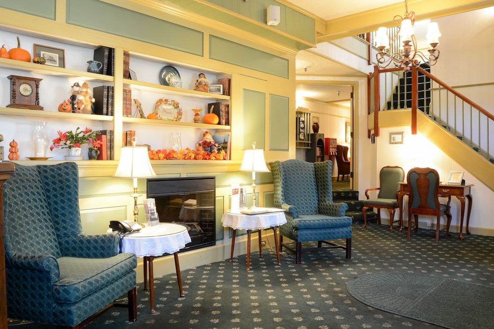 Lamie's Inn and The Old Salt Restaurant 3